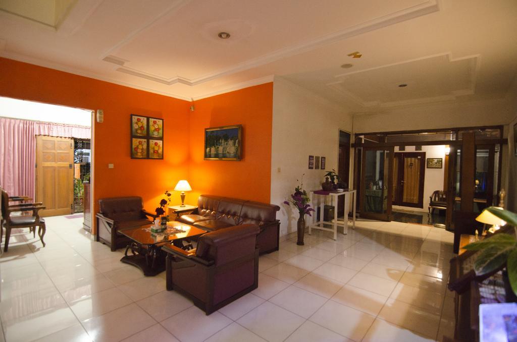 בנדונג Fora Guest House Taman Lingkar מראה חיצוני תמונה
