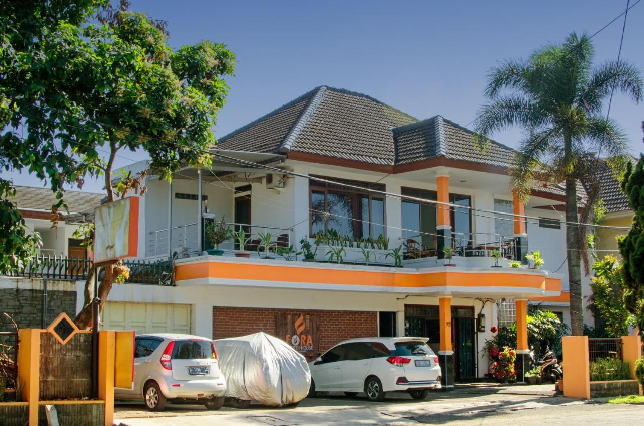 בנדונג Fora Guest House Taman Lingkar מראה חיצוני תמונה